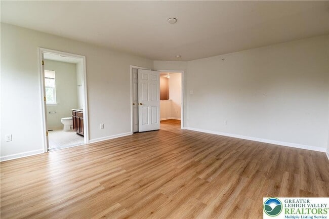 Building Photo - 955 King Way