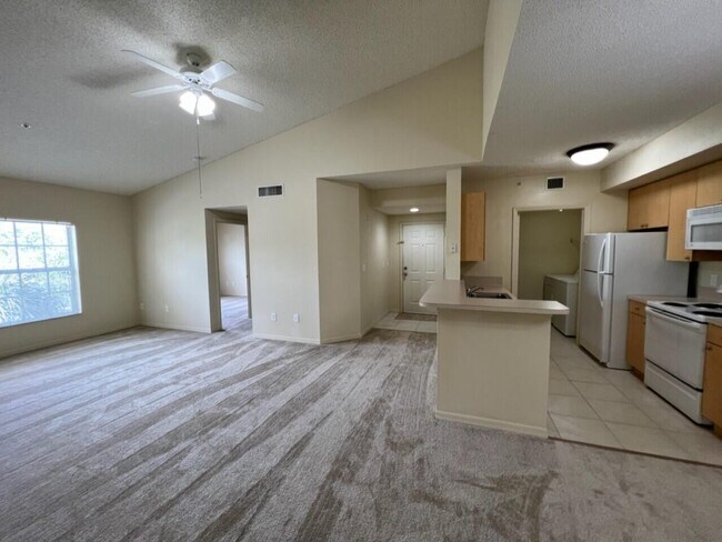 Building Photo - 5016 Lantana Rd