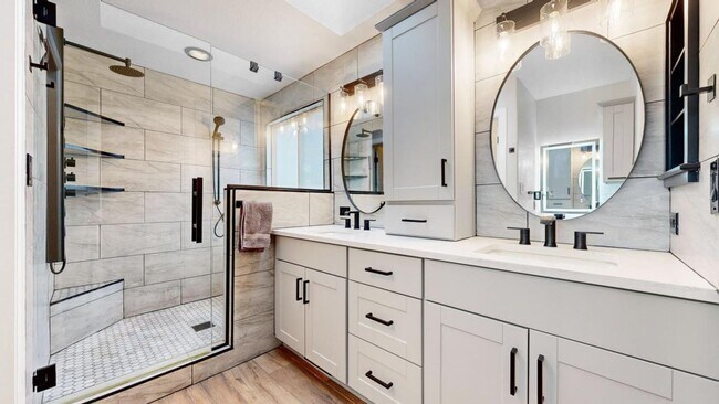 Building Photo - Beautiful Home in the Ridge Crest Neighbor...