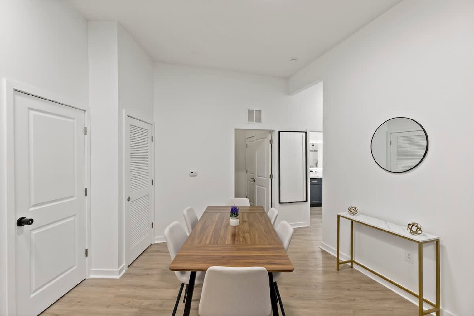 Building Photo - 205 S Kings Dr