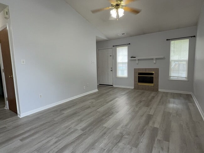 Building Photo - 996 W Pueblo Dr
