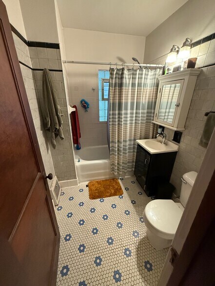 Building Photo - 718 E Townsend St