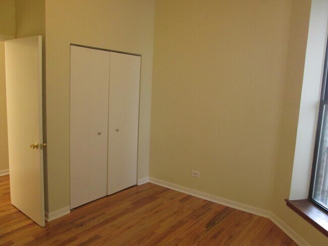 Building Photo - 1536 W Monroe St