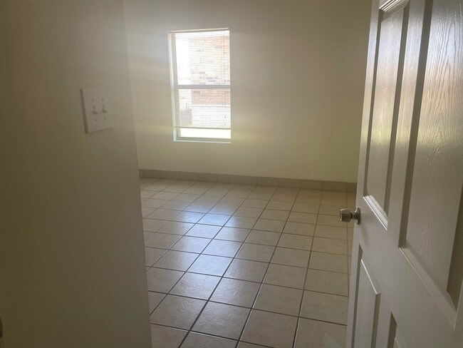 Building Photo - 317 Rosalinda Dr
