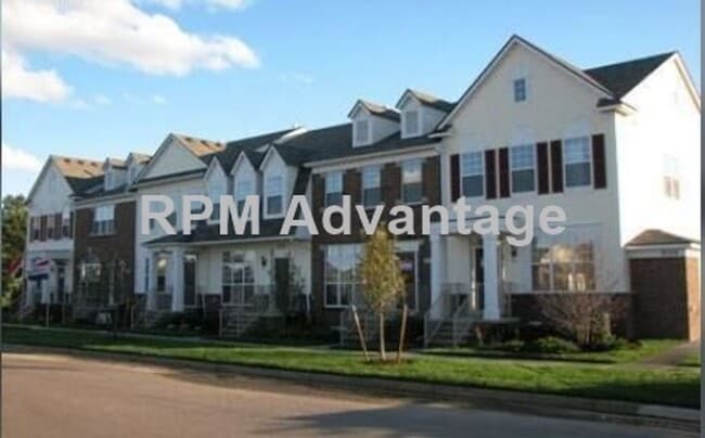 Primary Photo - Gorgeous Townhouse Steps from Pool and Hik...