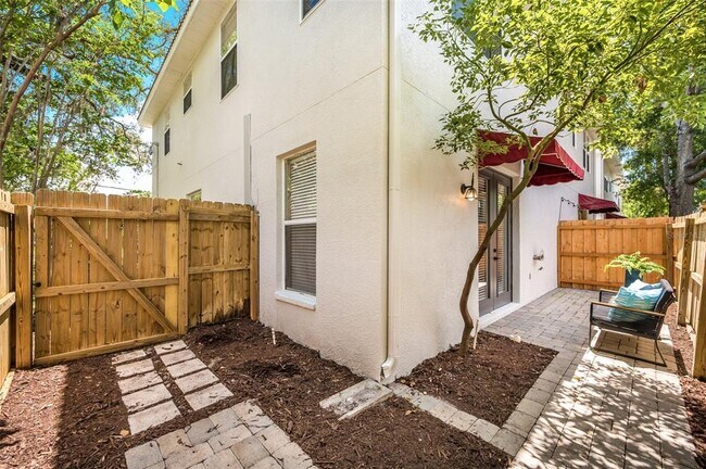 Building Photo - 2101 W De Leon St