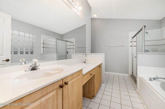 Building Photo - 2187 Hedgerow Dr