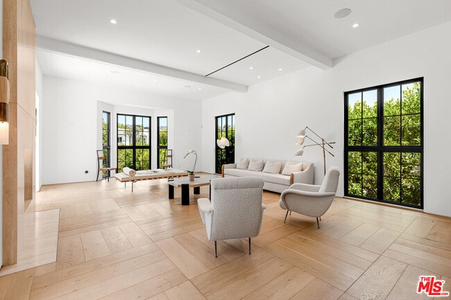 Building Photo - 1001 N Hanover Dr