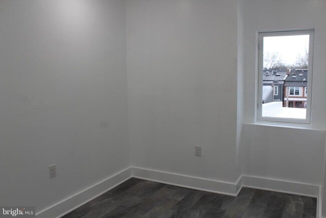 Building Photo - 1204 Monroe St NW