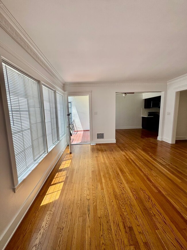 Building Photo - Completely remodel 1 bedroom apartment in ...
