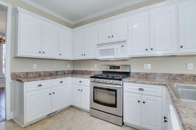 Building Photo - Large 3 Story Home in Evans!