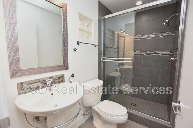 Building Photo - 5008 S MacDill Ave