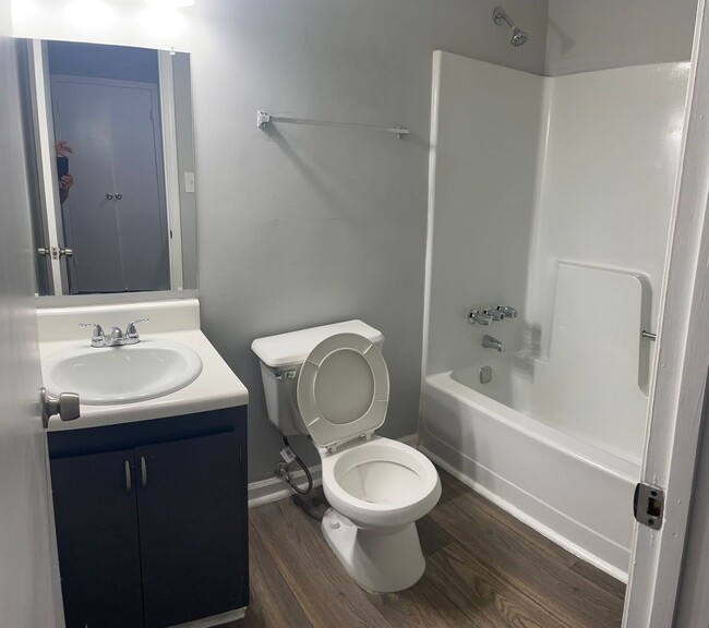 Building Photo - Newly Remodeled 2Bed/2.5Bath Townhome For ...