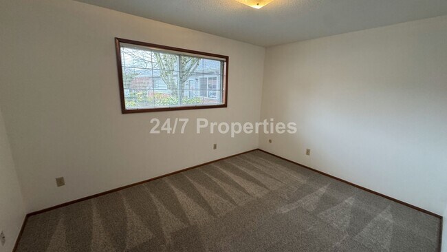 Building Photo - Charming 2BD/1BA with Patio  - Milwaukie