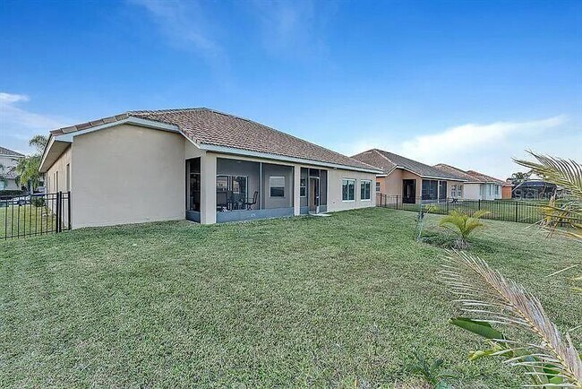 Building Photo - 3535 Somerset Cir