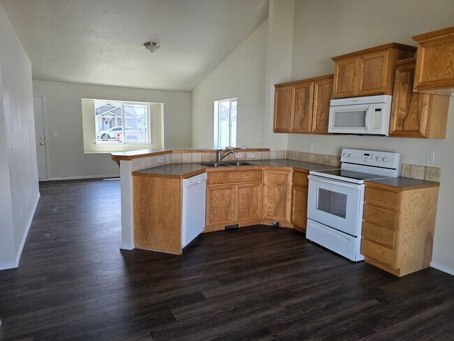 Building Photo - For Rent: 3 Bedroom, 2 Bath Home – $1,900/month