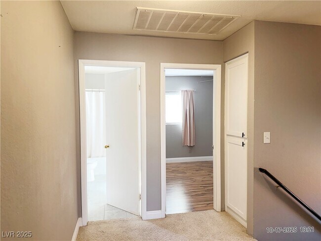Building Photo - 2062 Club Crest Way