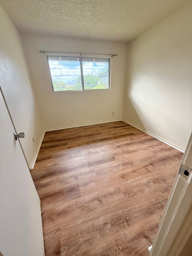 Building Photo - Spacious 3/2 in Club View Estates