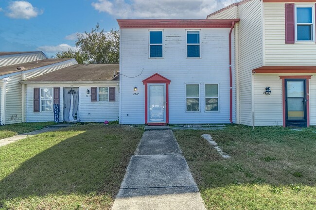 Primary Photo - Charming 3-Bedroom Townhouse in Chesapeake