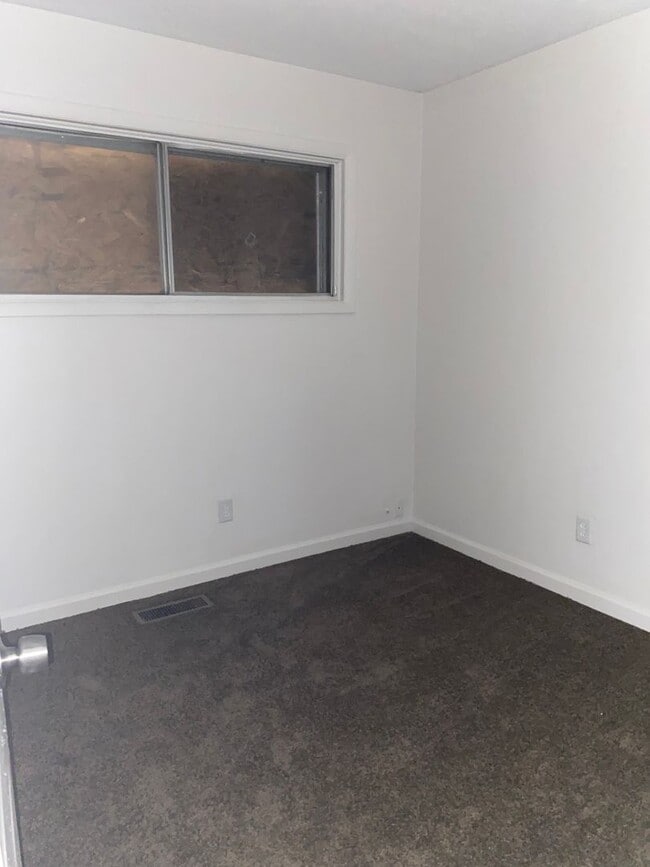 Building Photo - 325 Rieber Dr