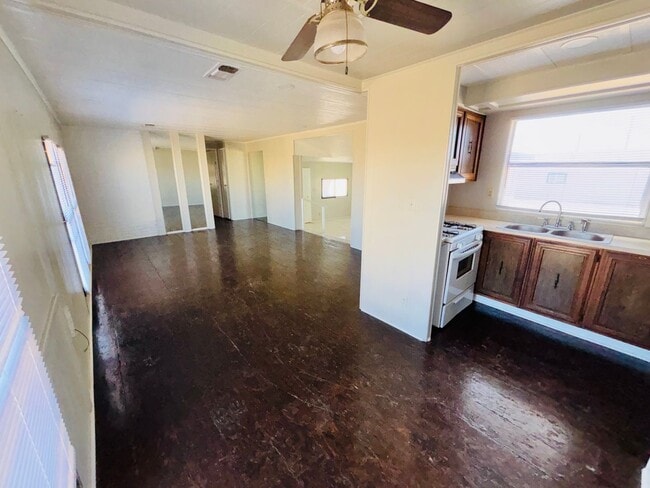 Building Photo - 7600 N Judy Ln