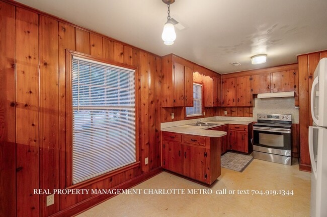 Building Photo - Charming 2 Bedroom Home in Charlotte!
