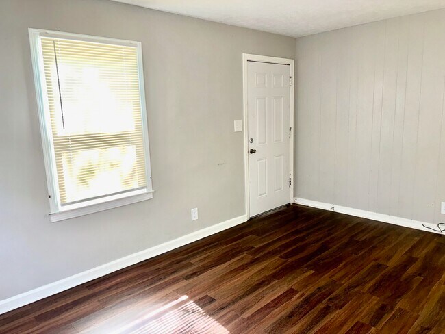 Building Photo - 3802 Parthenia Ave