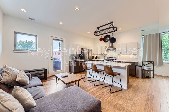 Primary Photo - 1212 Perry St