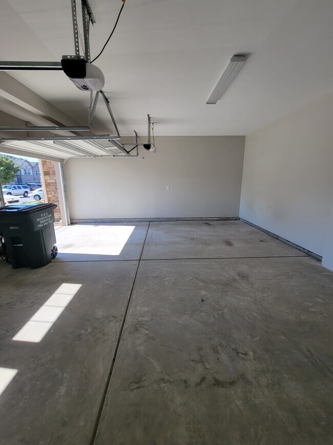 Building Photo - 5806 Clan Maclaine Dr