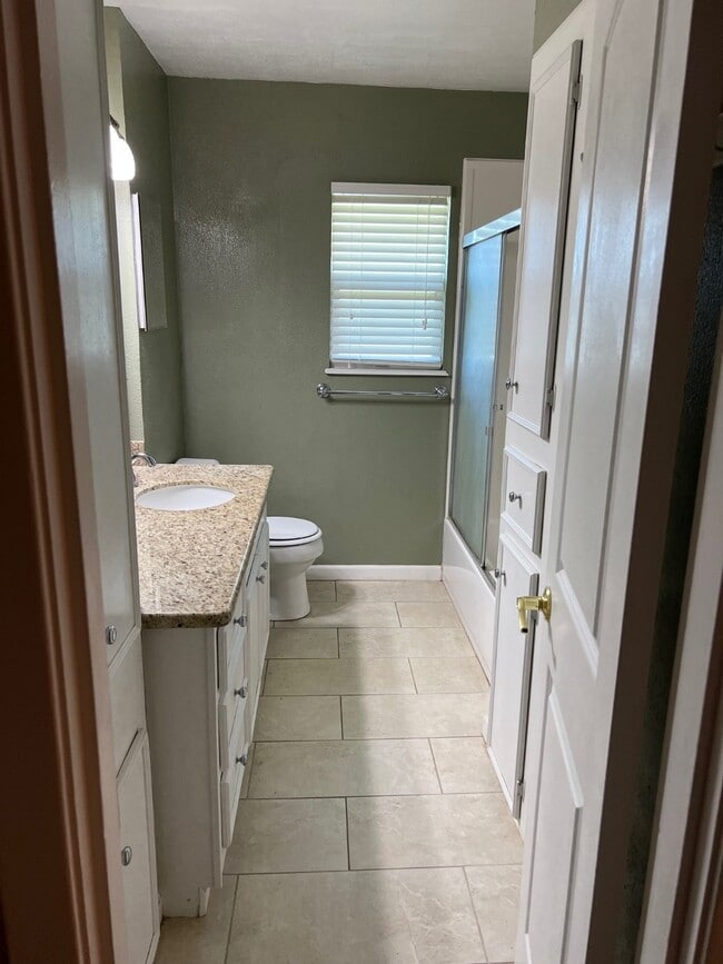 Building Photo - 110 Oleander St