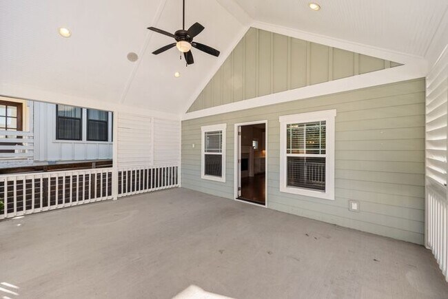 Building Photo - Stunning Home in Melrose 12 South Area...D...