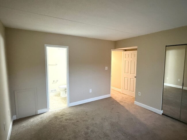 Building Photo - Spacious 3 Bedroom Condo- Olney, MD