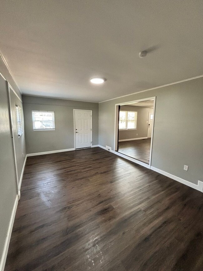 Building Photo - Spacious 3BR Rancher Near Washington Pike – Quiet Setting, Minutes to Downtown!