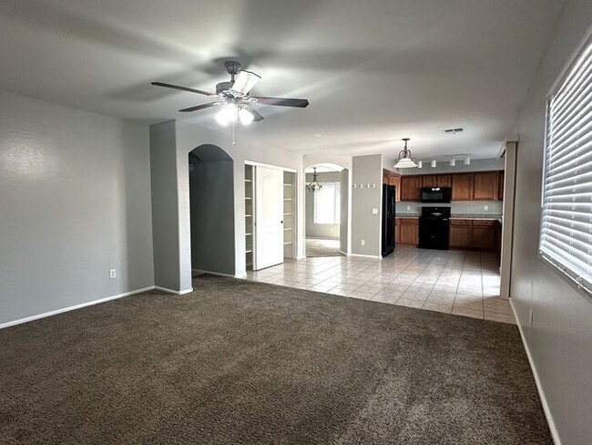 Building Photo - 4BEDROOM/2.5 BATH Lovely San Tan Home!!