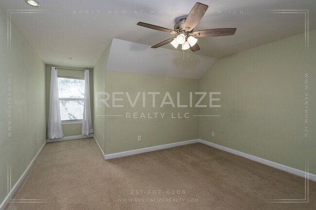 Building Photo - 3 Bed 3 Bath Townhome in West Mobile