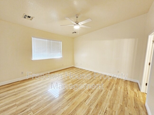 Building Photo - 3741 Malibou Ave