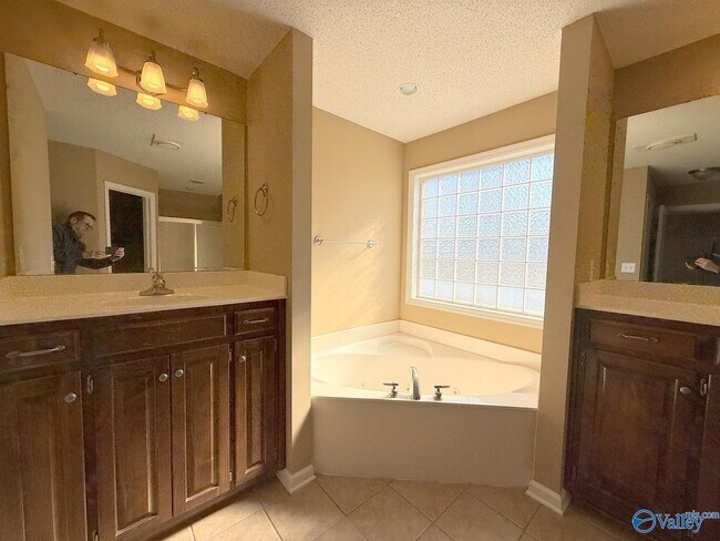 Building Photo - 176 Timber Oak Rd