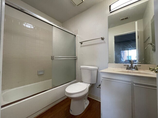Building Photo - Bright Spacious Downstairs 1 bedroom 1 bath Condo in Serene North San Jose Community