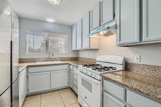 Building Photo - 7698 Barbican Ct