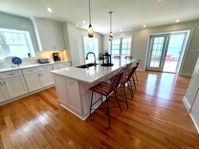 Building Photo - 18 Bel Aire Manor