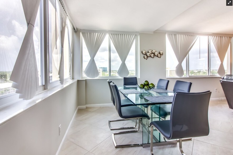 Building Photo - 3100 NE 49th St