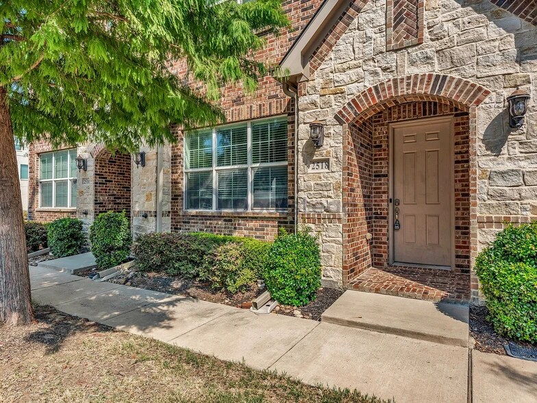 Building Photo - 2518 Plumas Dr