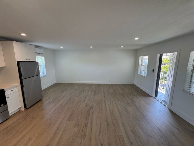 Building Photo - La Siesta Apartments I LLC