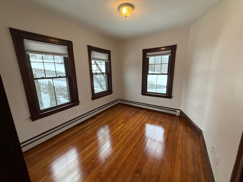 Building Photo - 287 Elliot St