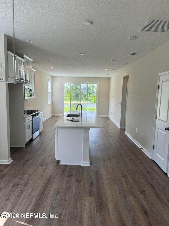 Building Photo - 41 Spruce Hl Pt