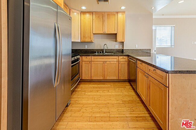 Building Photo - 3061 W 12th Pl