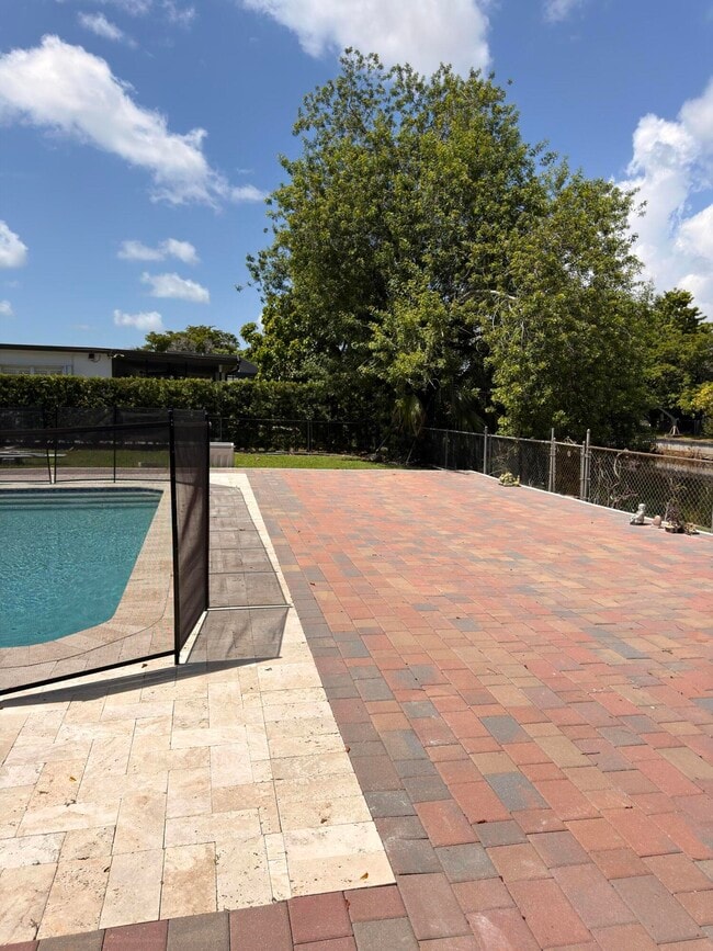 Building Photo - 7500 SW 98th Ct