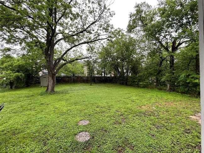 Building Photo - 703 W Crestland Dr