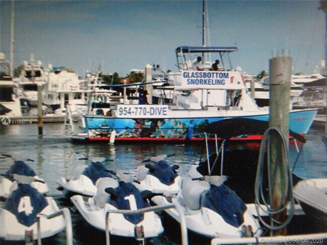 Building Photo - 2430 SE 17th St