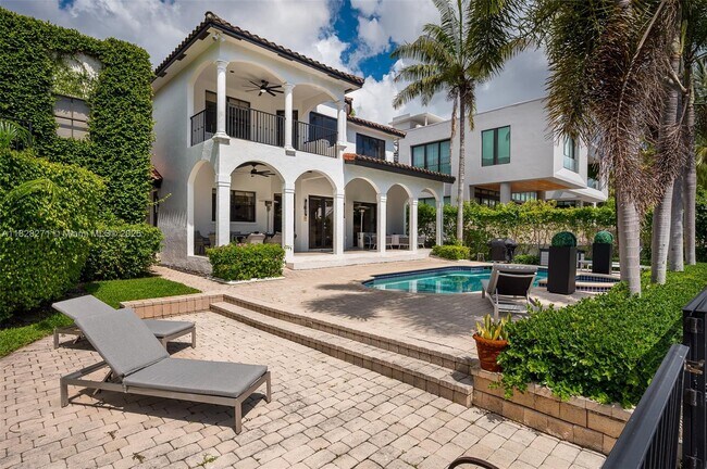 Building Photo - 500 Coconut Isle Dr